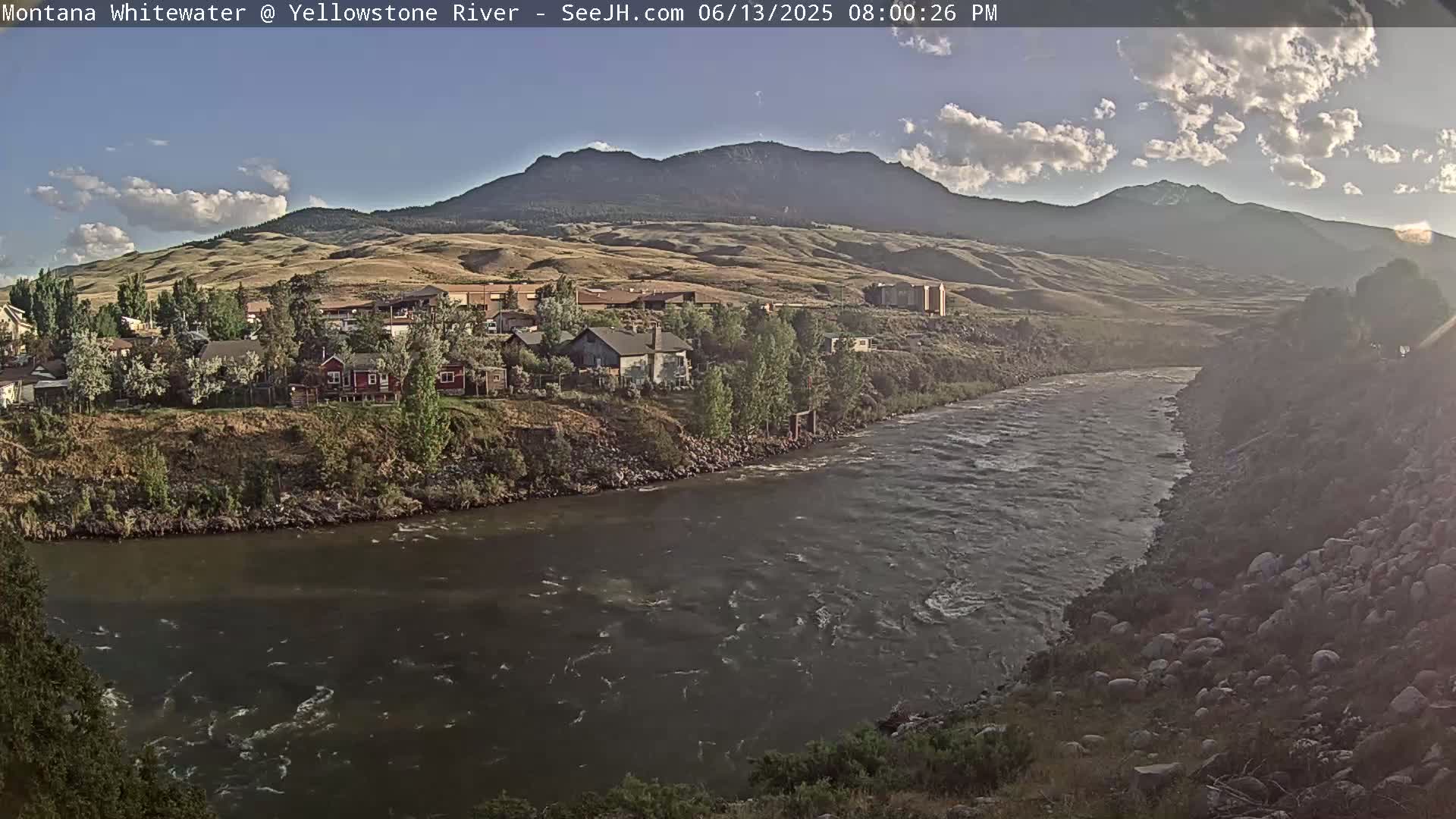 Gardiner Village & Yellowstone River  Live Cam - Gardnier, Park, Montana, USA
