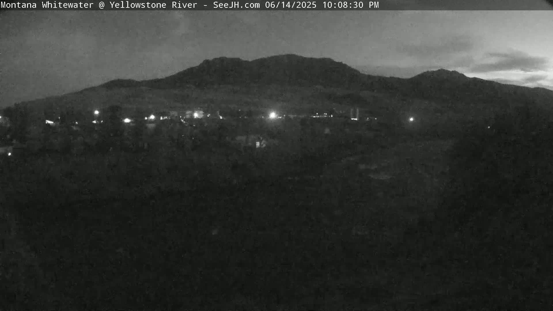 Gardiner Village & Yellowstone River  Live Cam - Gardnier, Park, Montana, USA