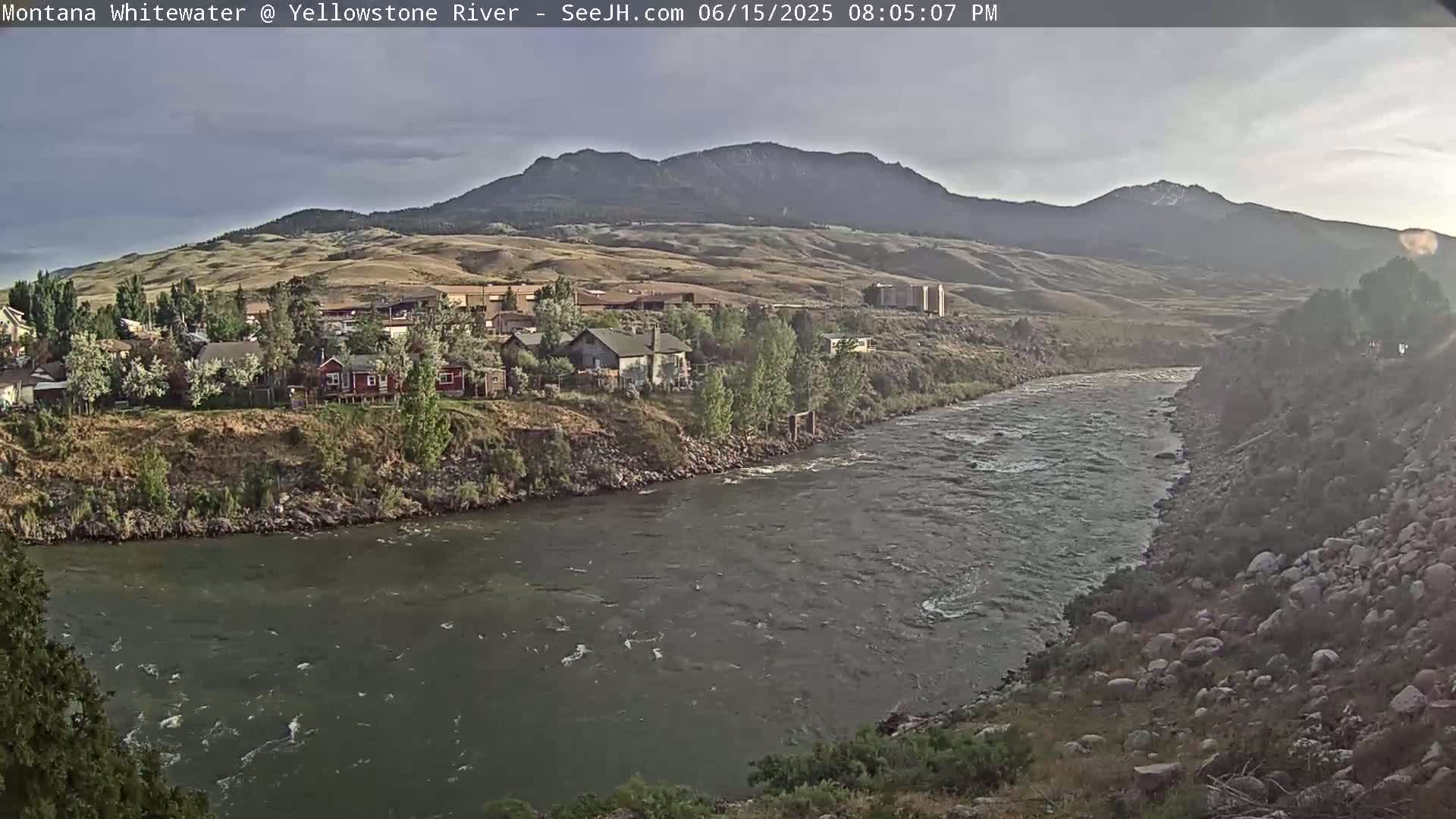 Gardiner Village & Yellowstone River  Live Cam - Gardnier, Park, Montana, USA