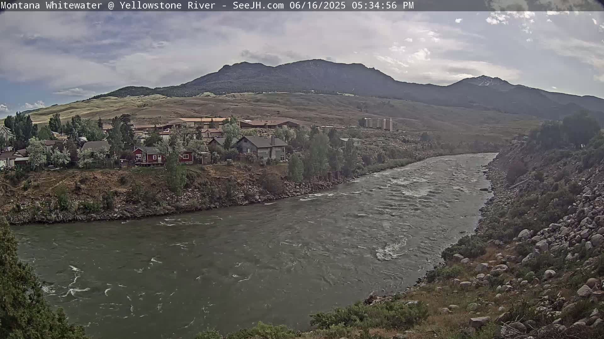 Gardiner Village & Yellowstone River  Live Cam - Gardnier, Park, Montana, USA