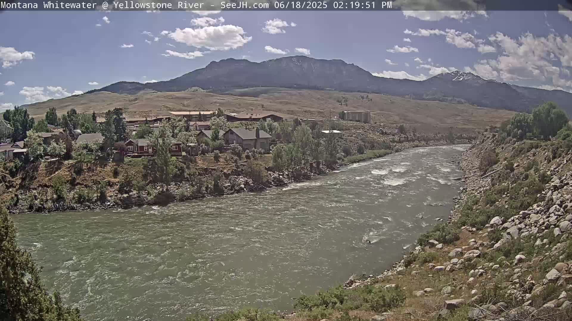 Gardiner Village & Yellowstone River  Live Cam - Gardnier, Park, Montana, USA