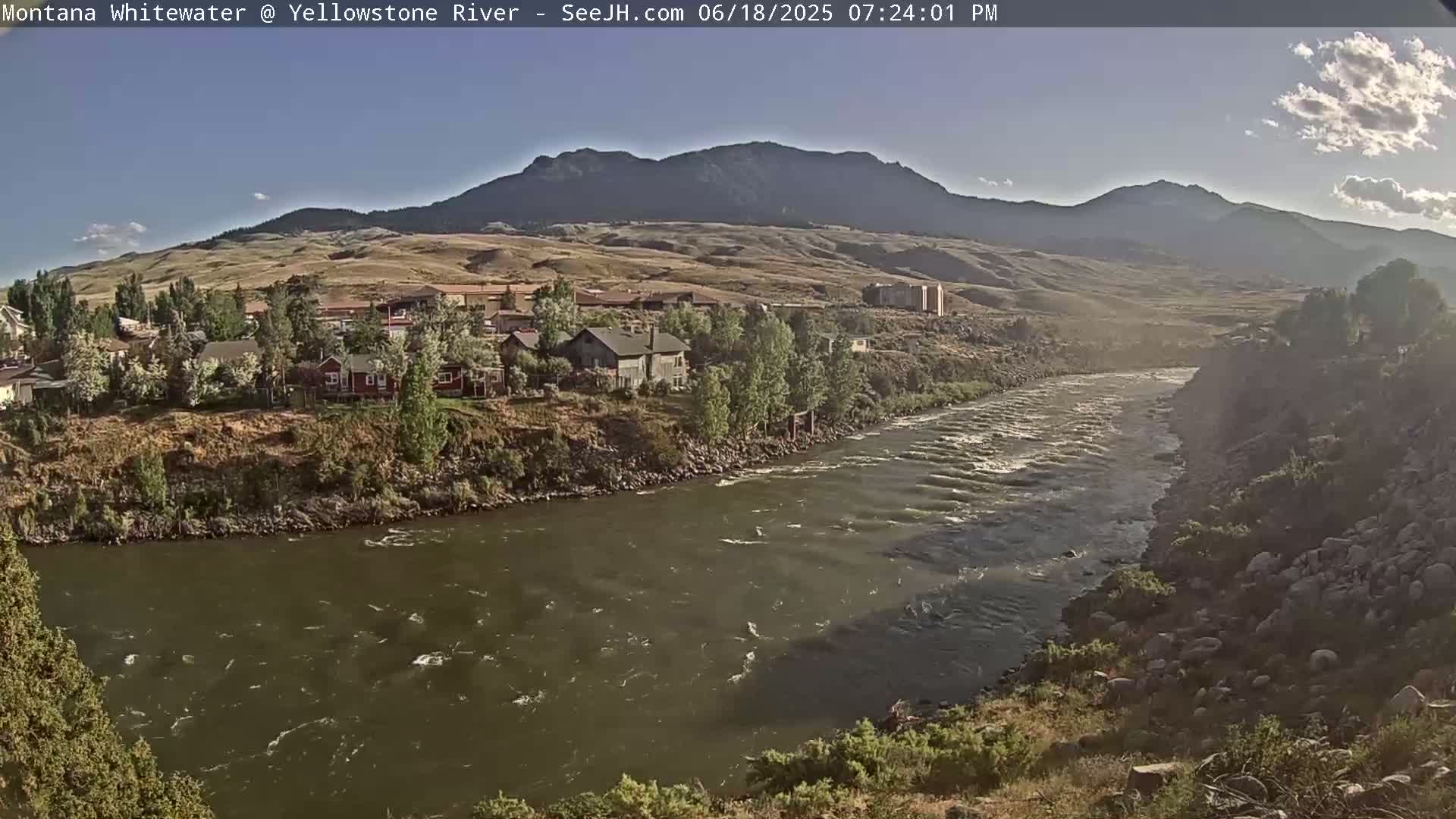 Gardiner Village & Yellowstone River  Live Cam - Gardnier, Park, Montana, USA
