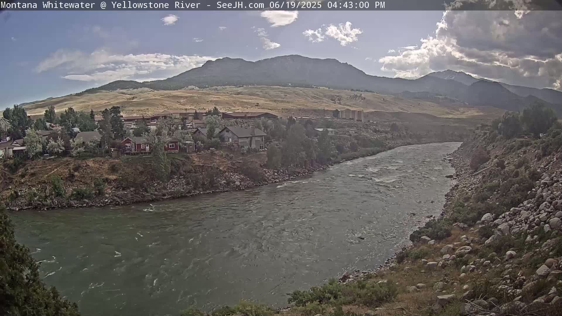 Gardiner Village & Yellowstone River  Live Cam - Gardnier, Park, Montana, USA