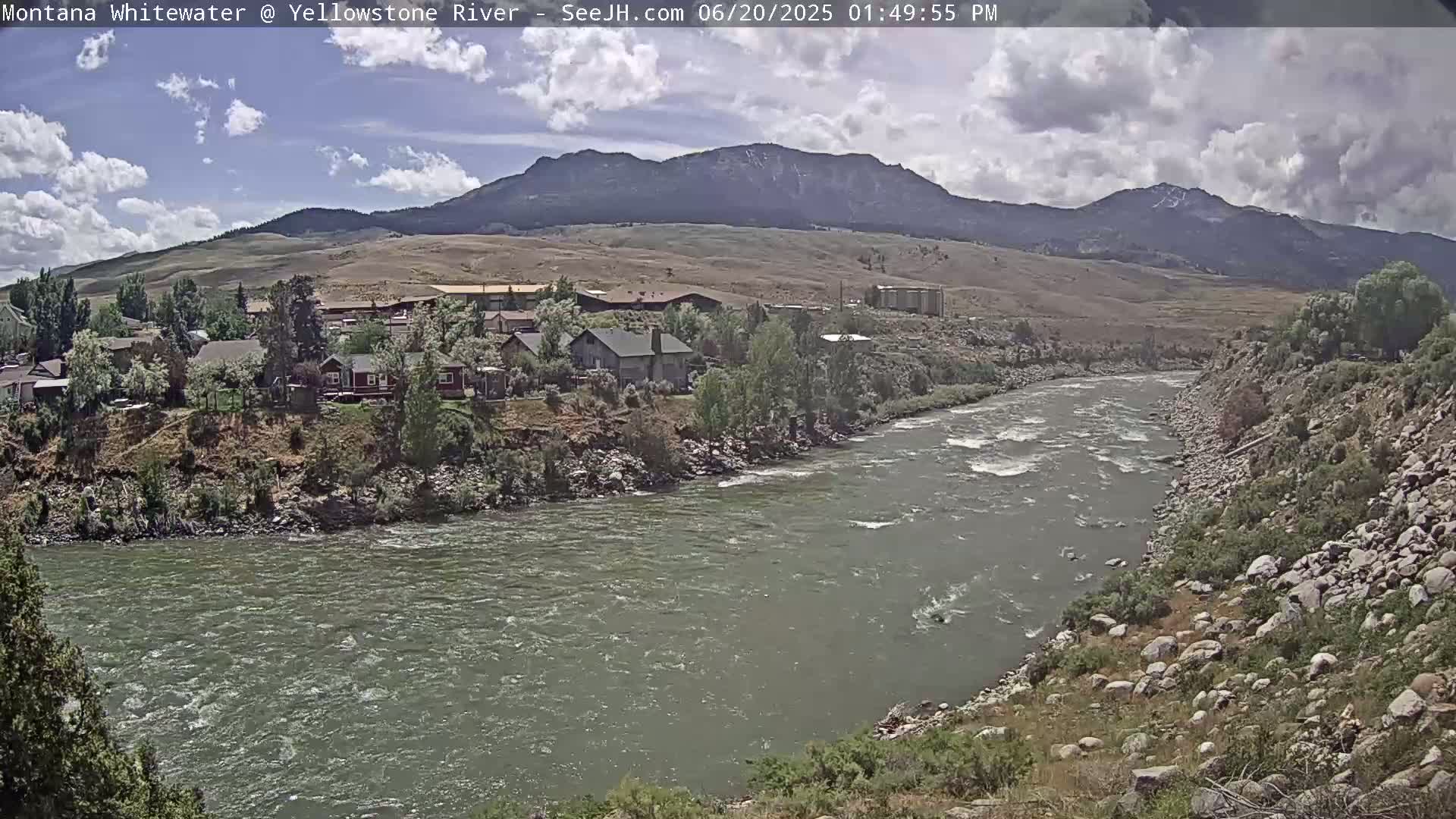 Gardiner Village & Yellowstone River  Live Cam - Gardnier, Park, Montana, USA