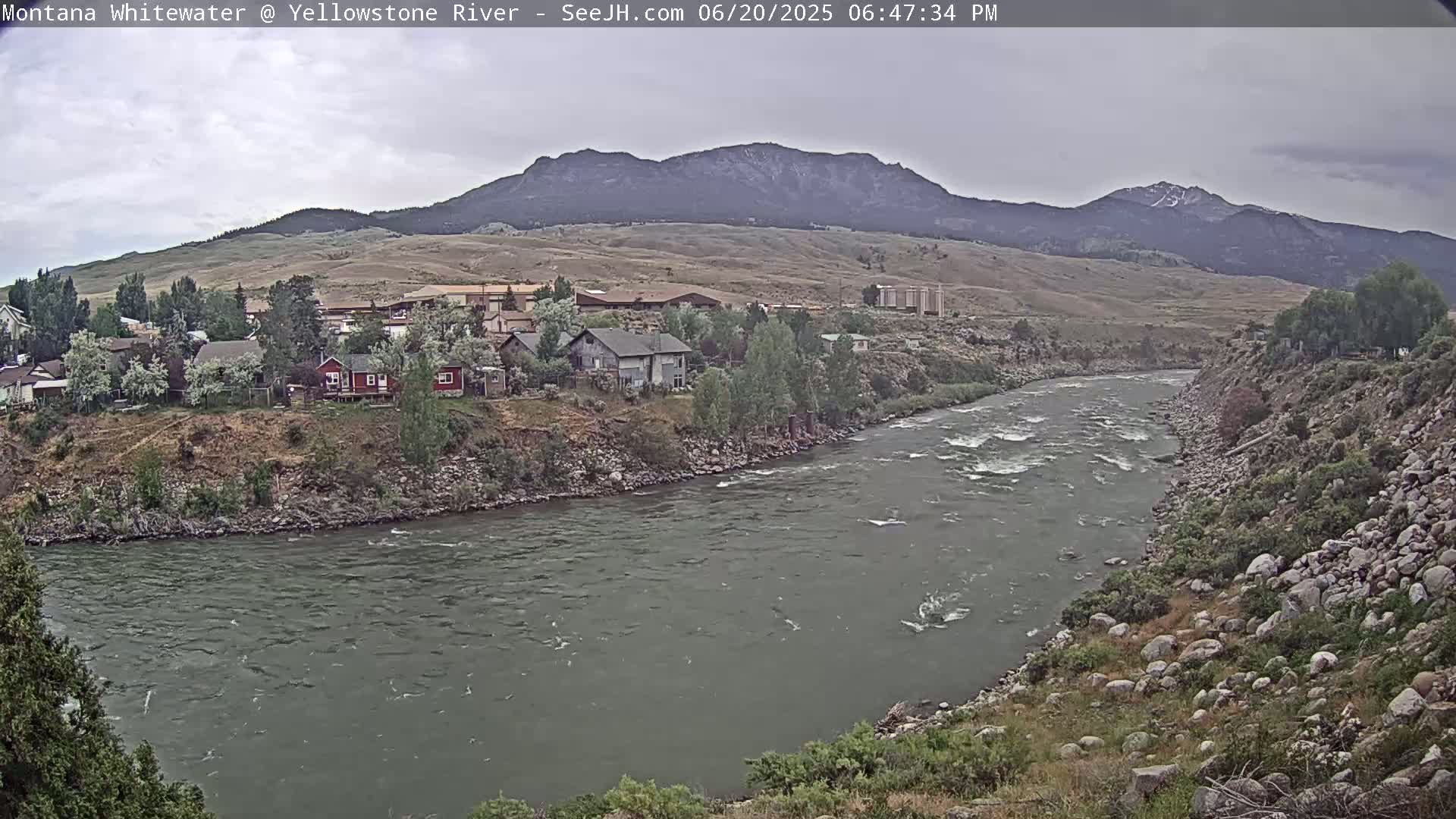 Gardiner Village & Yellowstone River  Live Cam - Gardnier, Park, Montana, USA