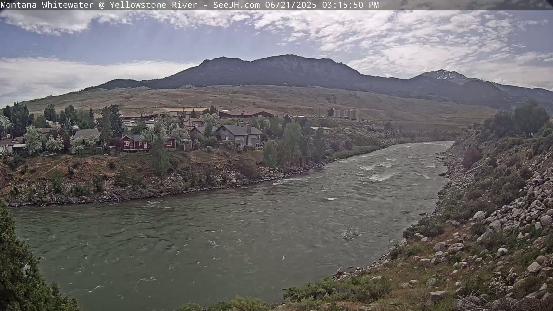 Gardiner Village & Yellowstone River  Live Cam - Gardnier, Park, Montana, USA