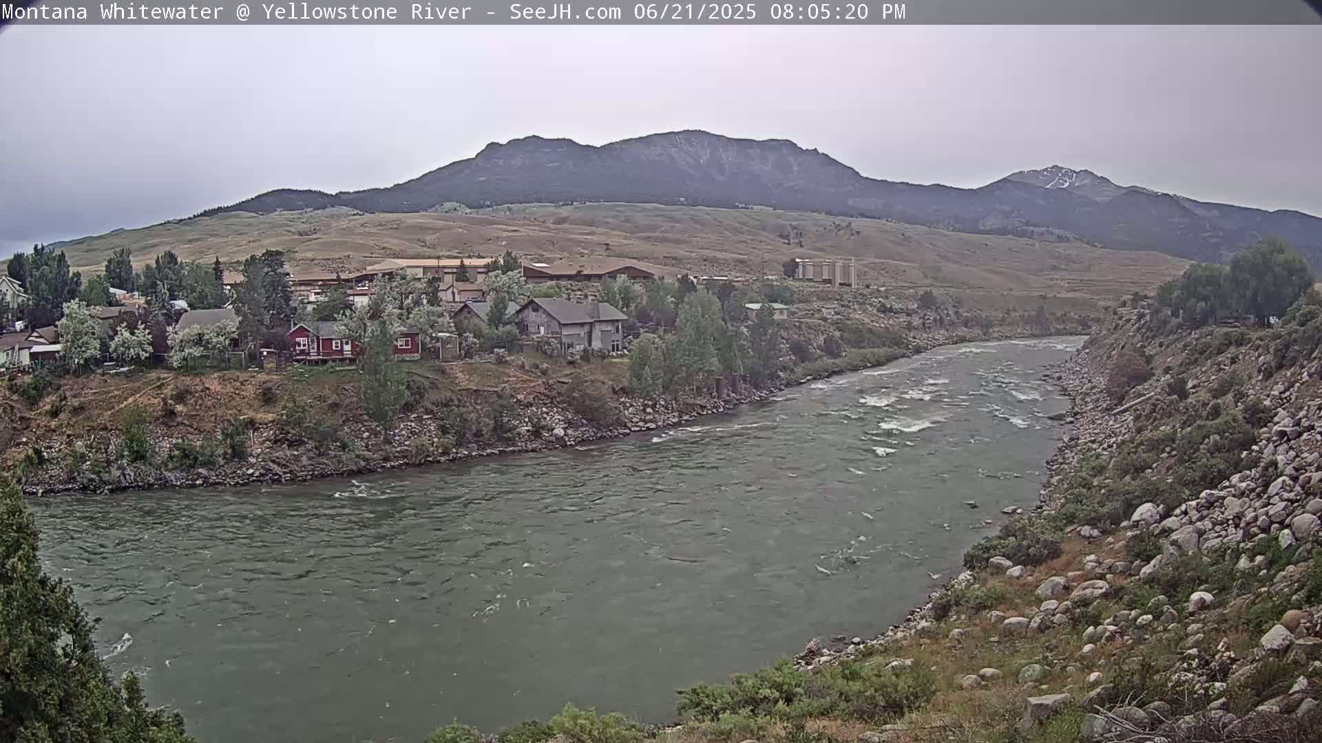 Gardiner Village & Yellowstone River  Live Cam - Gardnier, Park, Montana, USA