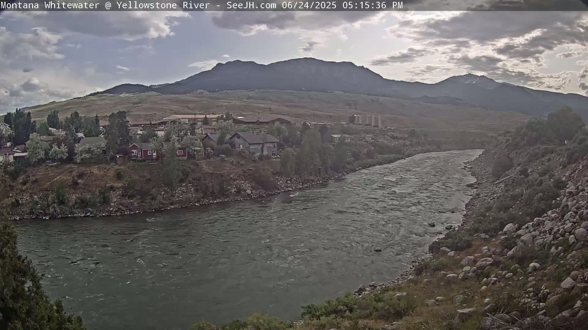 Gardiner Village & Yellowstone River  Live Cam - Gardnier, Park, Montana, USA