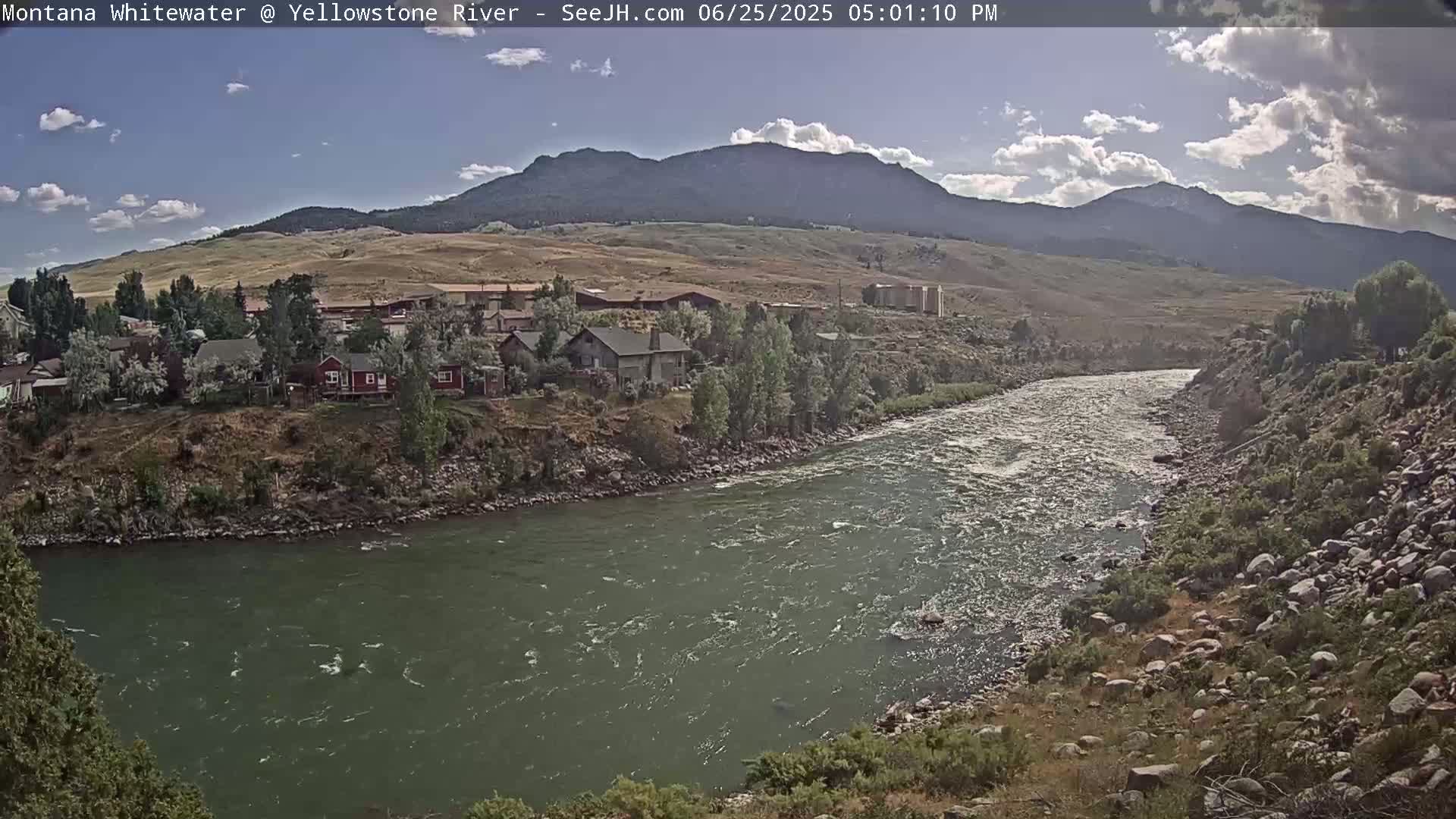 Gardiner Village & Yellowstone River  Live Cam - Gardnier, Park, Montana, USA
