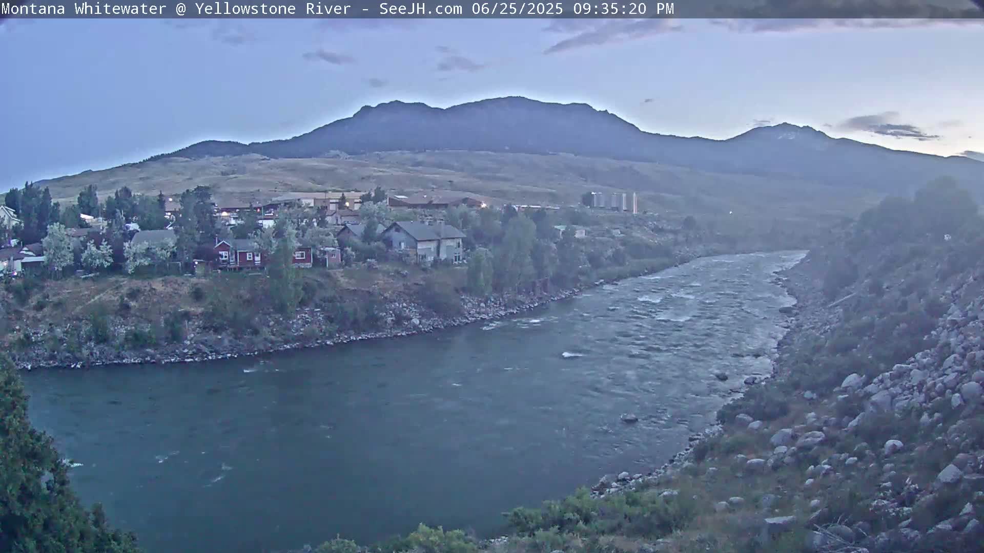 Gardiner Village & Yellowstone River  Live Cam - Gardnier, Park, Montana, USA
