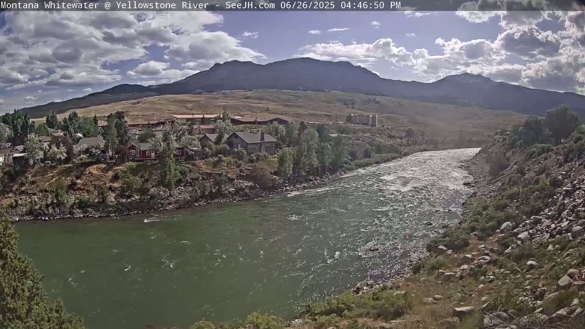 Gardiner Village & Yellowstone River  Live Cam - Gardnier, Park, Montana, USA