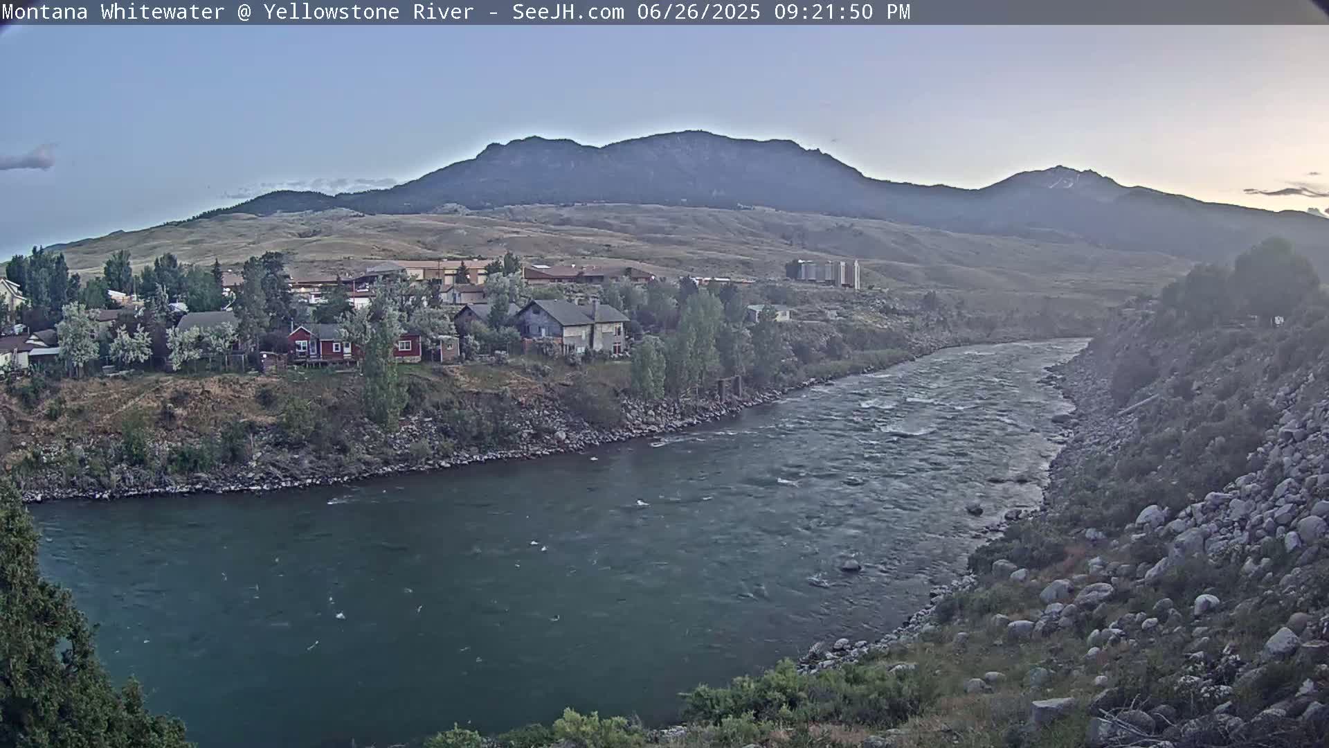 Gardiner Village & Yellowstone River  Live Cam - Gardnier, Park, Montana, USA