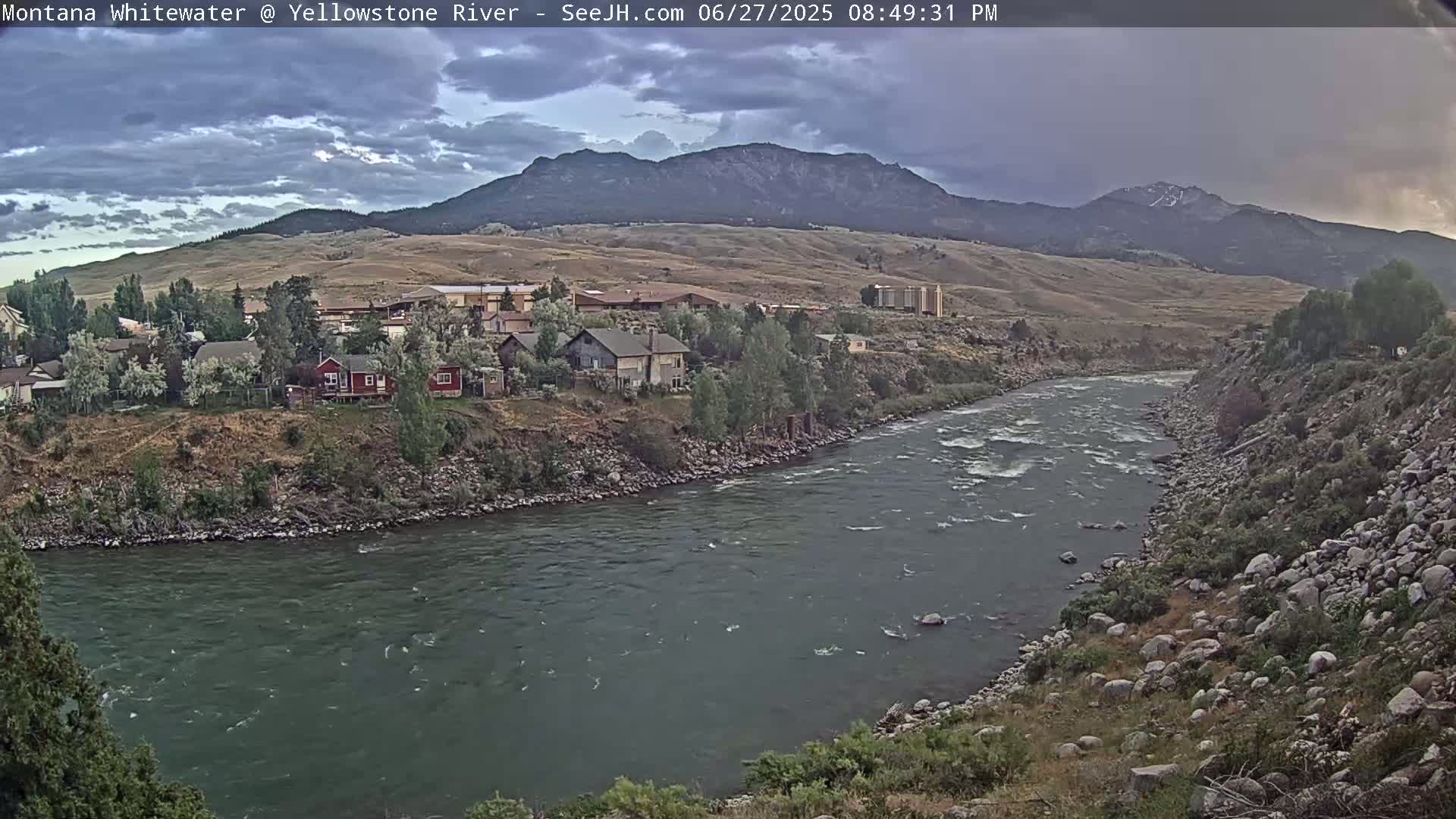 Gardiner Village & Yellowstone River  Live Cam - Gardnier, Park, Montana, USA