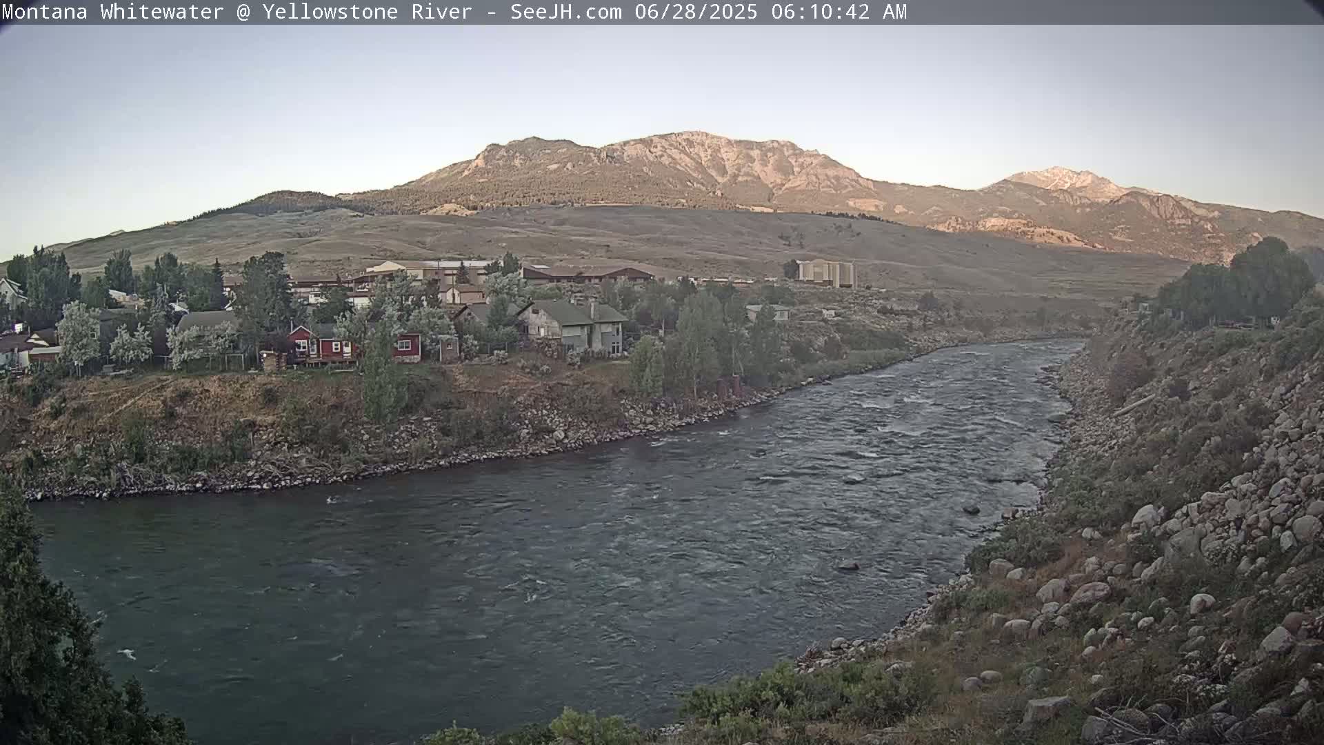 Gardiner Village & Yellowstone River  Live Cam - Gardnier, Park, Montana, USA