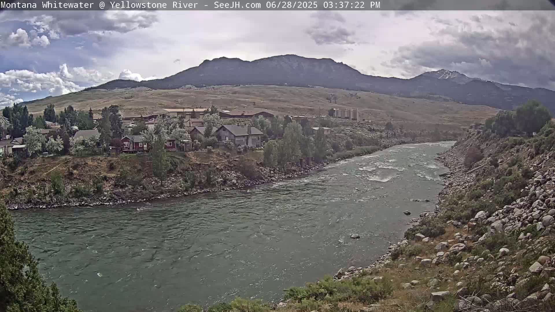 Gardiner Village & Yellowstone River  Live Cam - Gardnier, Park, Montana, USA