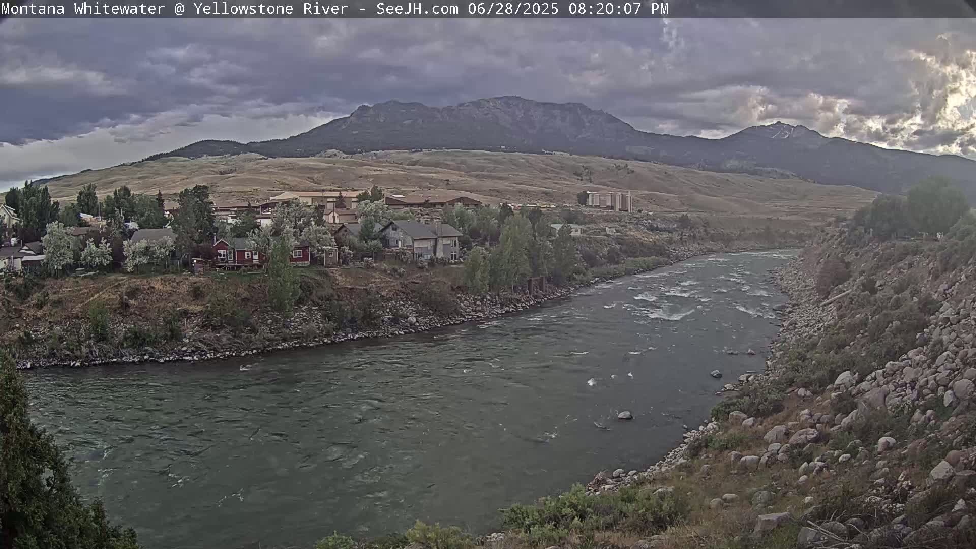 Gardiner Village & Yellowstone River  Live Cam - Gardnier, Park, Montana, USA