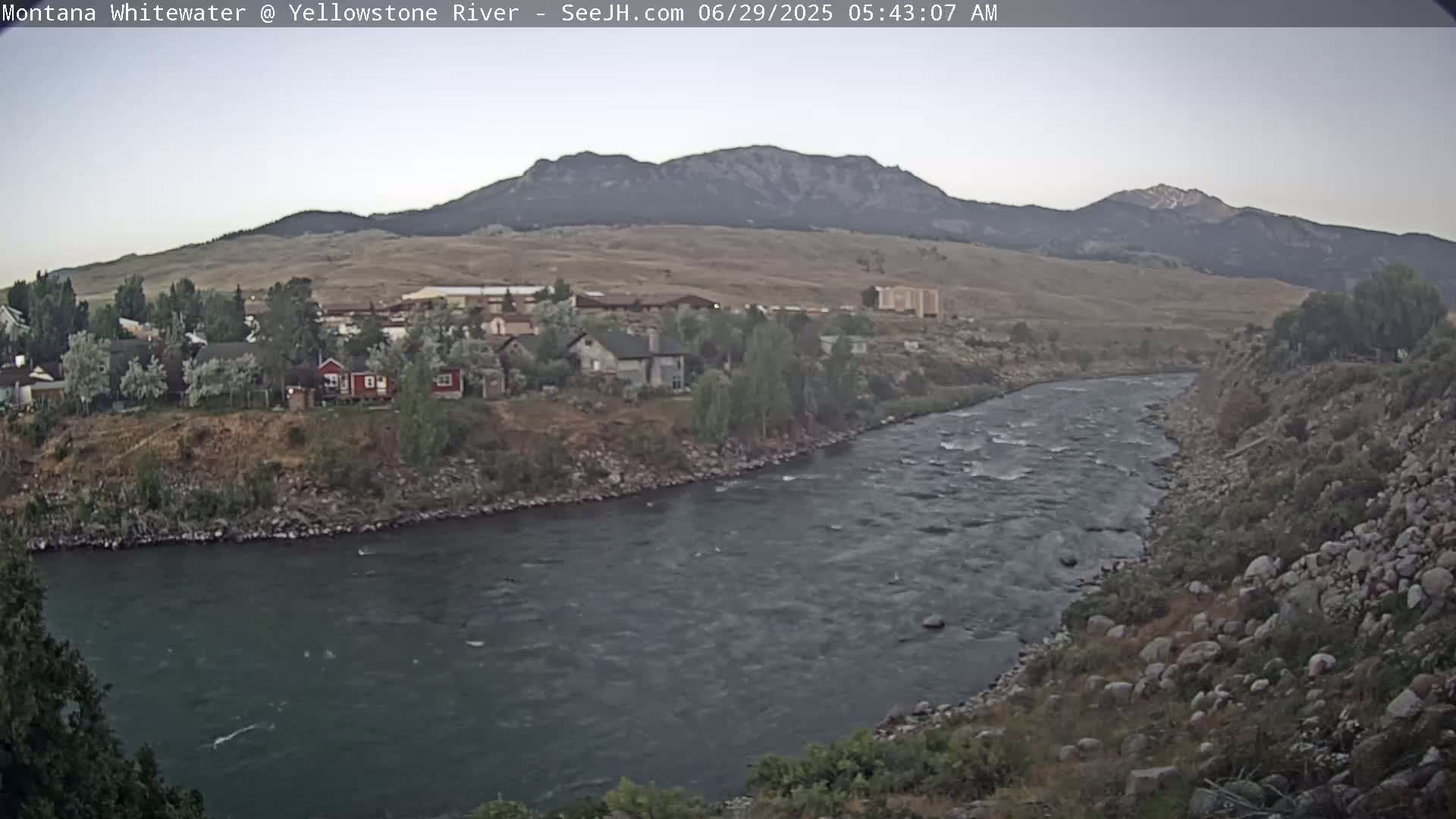 Gardiner Village & Yellowstone River  Live Cam - Gardnier, Park, Montana, USA
