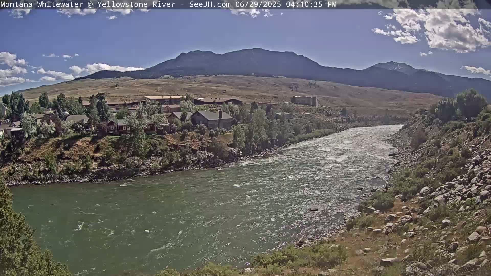 Gardiner Village & Yellowstone River  Live Cam - Gardnier, Park, Montana, USA