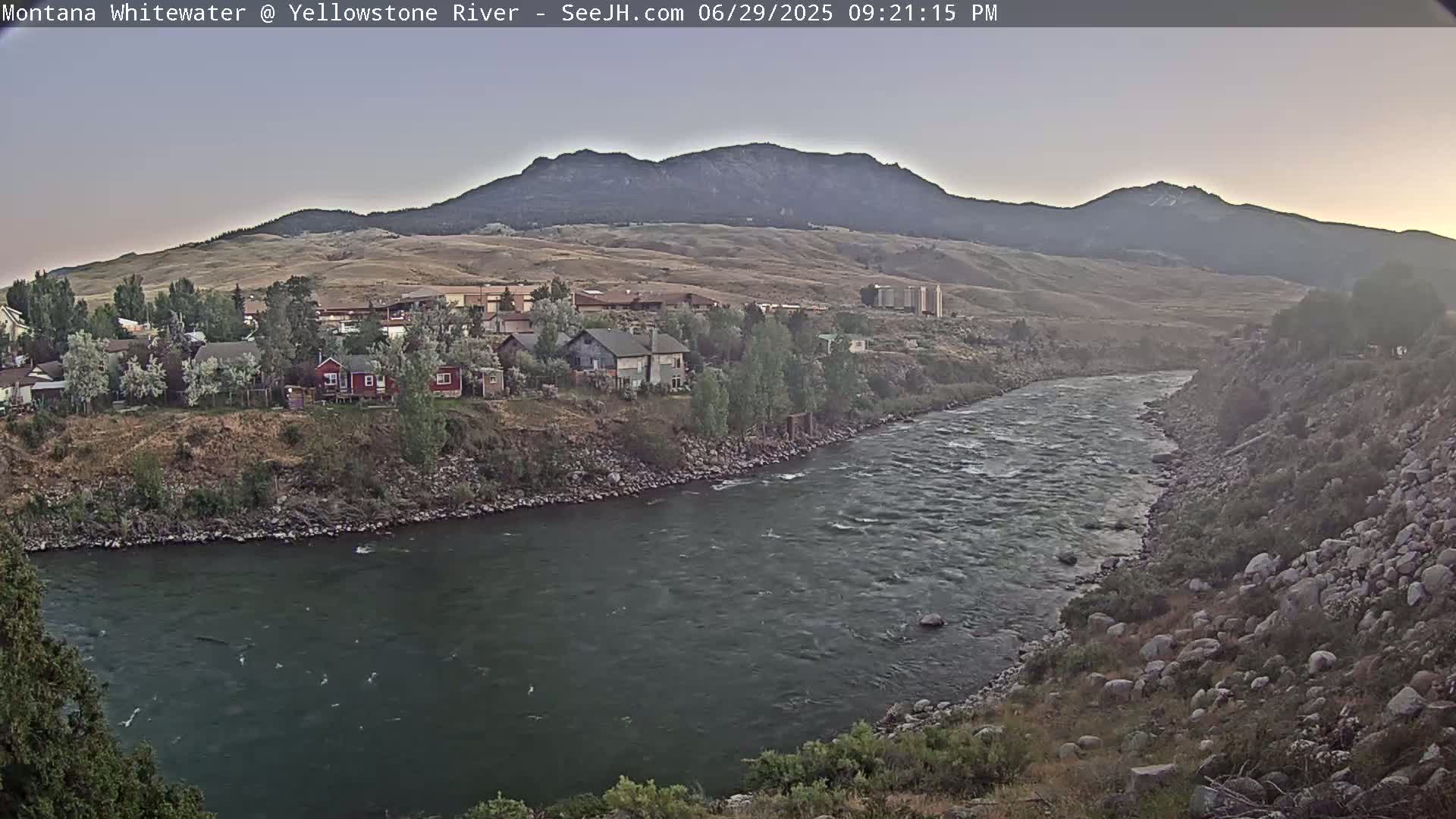 Gardiner Village & Yellowstone River  Live Cam - Gardnier, Park, Montana, USA