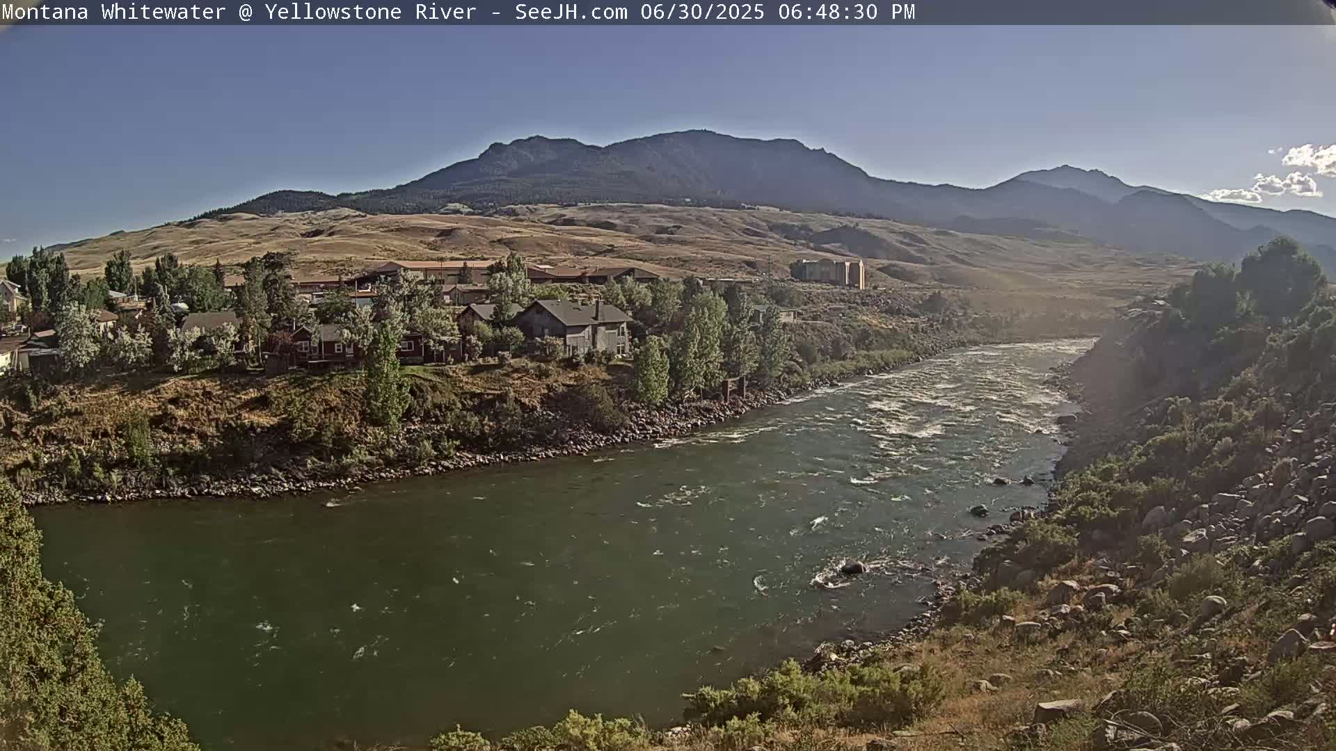 Gardiner Village & Yellowstone River  Live Cam - Gardnier, Park, Montana, USA
