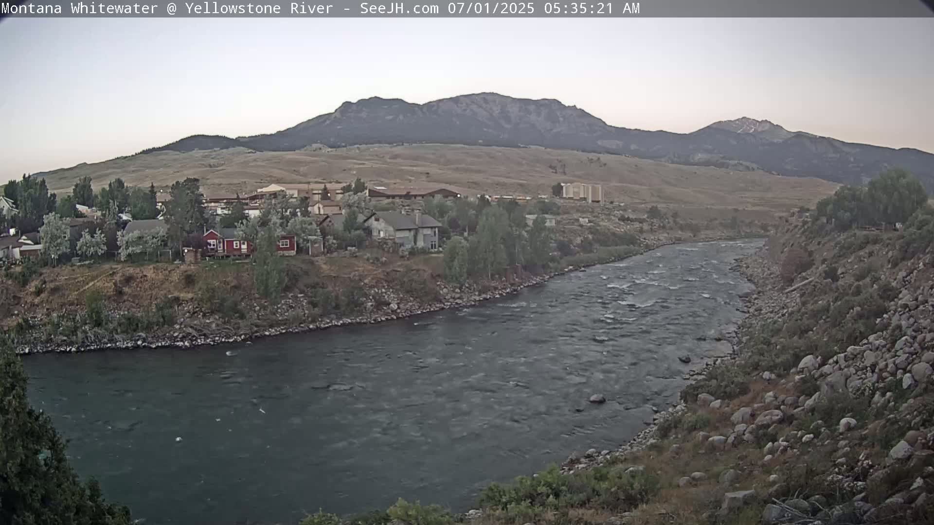 Gardiner Village & Yellowstone River  Live Cam - Gardnier, Park, Montana, USA