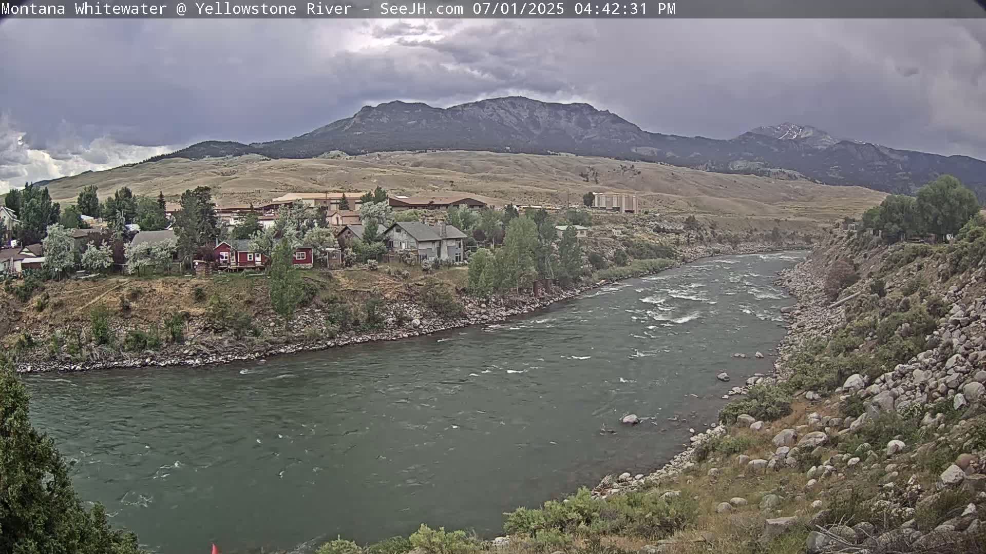 Gardiner Village & Yellowstone River  Live Cam - Gardnier, Park, Montana, USA