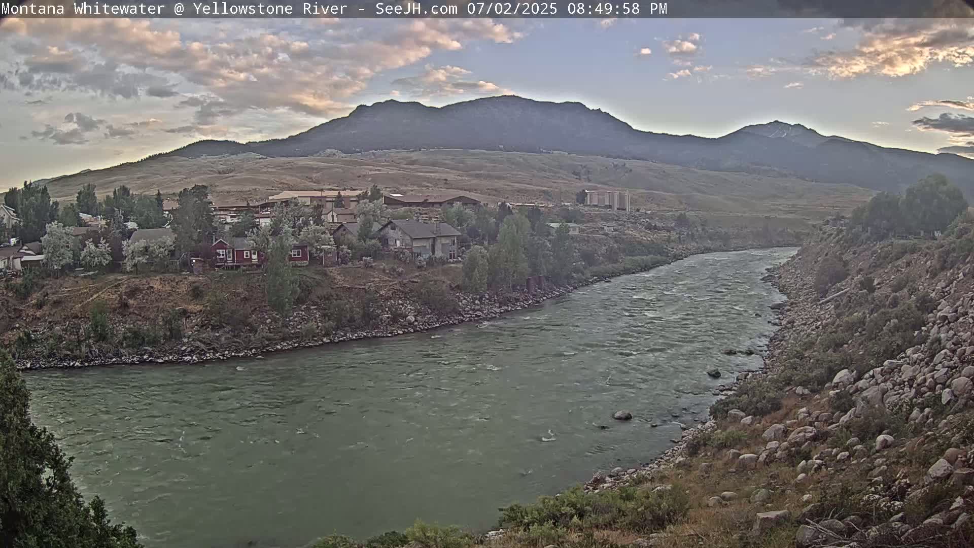 Gardiner Village & Yellowstone River  Live Cam - Gardnier, Park, Montana, USA