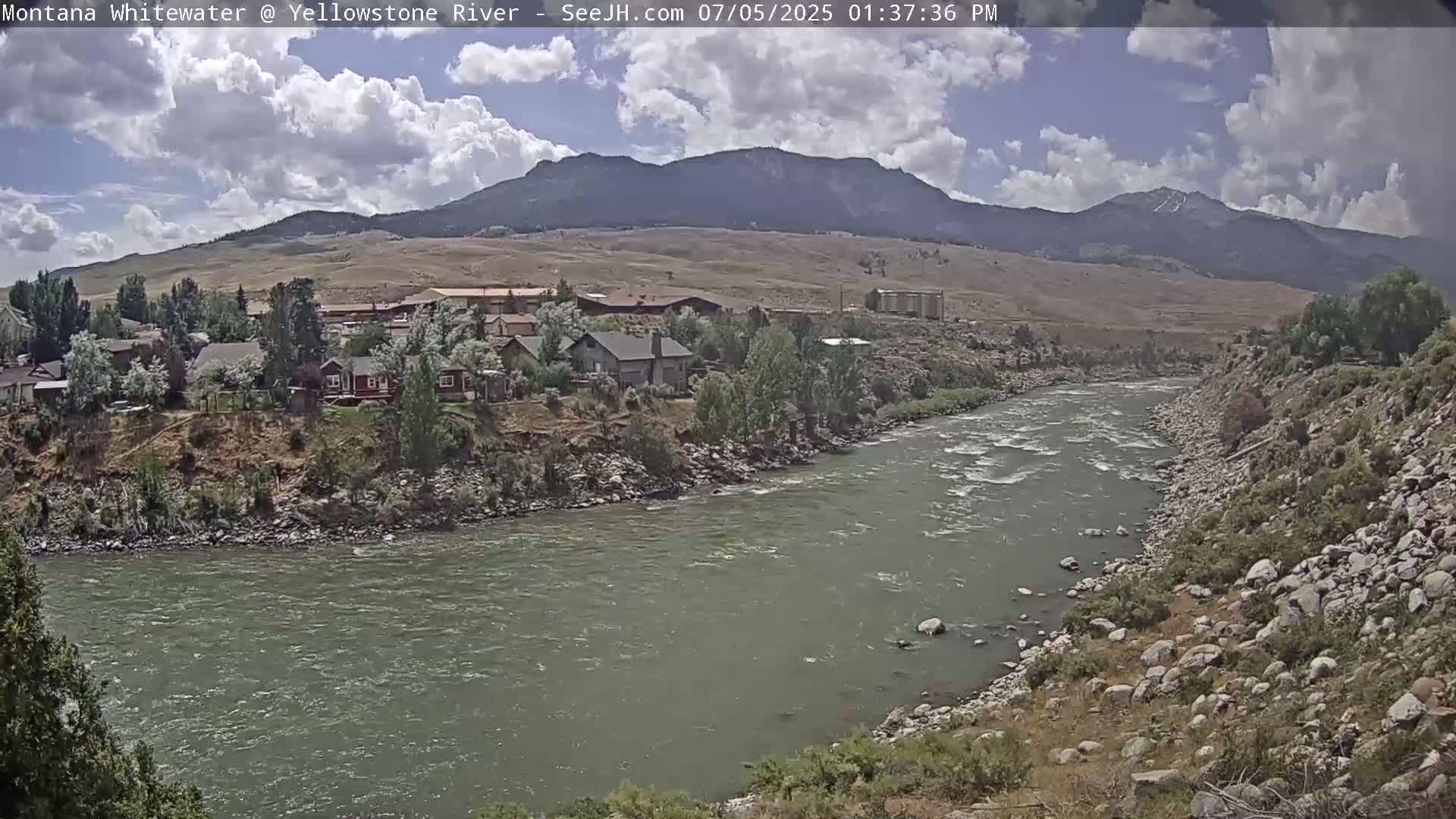 Gardiner Village & Yellowstone River  Live Cam - Gardnier, Park, Montana, USA