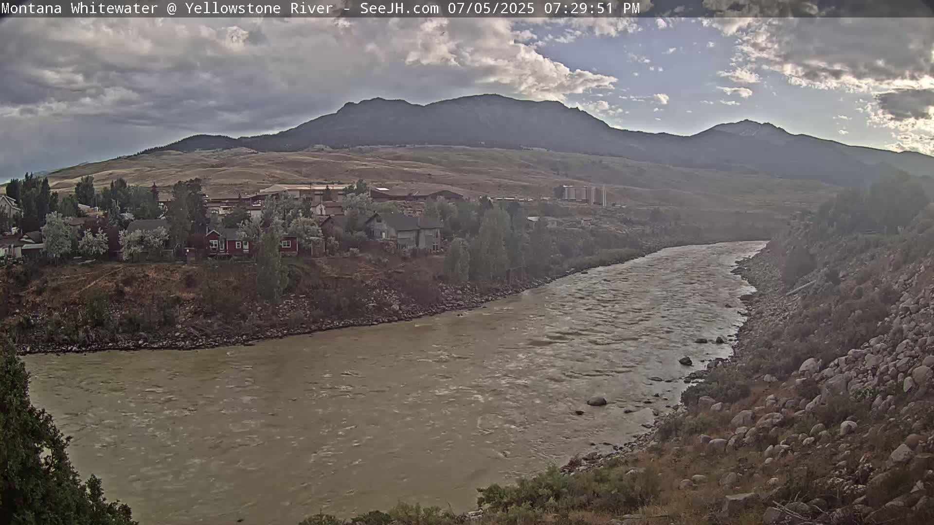 Gardiner Village & Yellowstone River  Live Cam - Gardnier, Park, Montana, USA