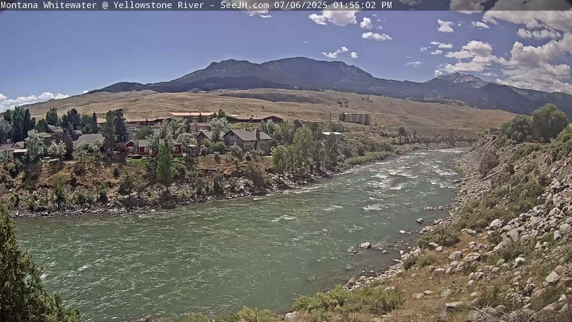 Gardiner Village & Yellowstone River  Live Cam - Gardnier, Park, Montana, USA