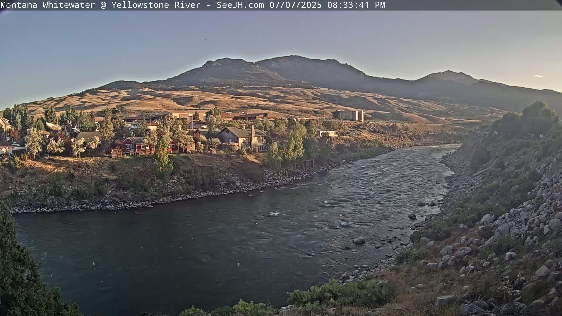 Gardiner Village & Yellowstone River  Live Cam - Gardnier, Park, Montana, USA