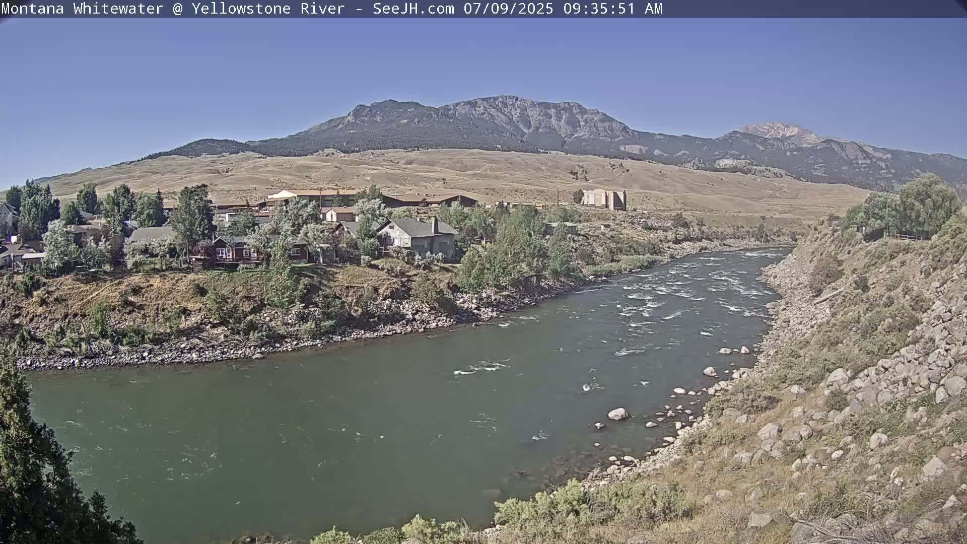 Gardiner Village & Yellowstone River  Live Cam - Gardnier, Park, Montana, USA