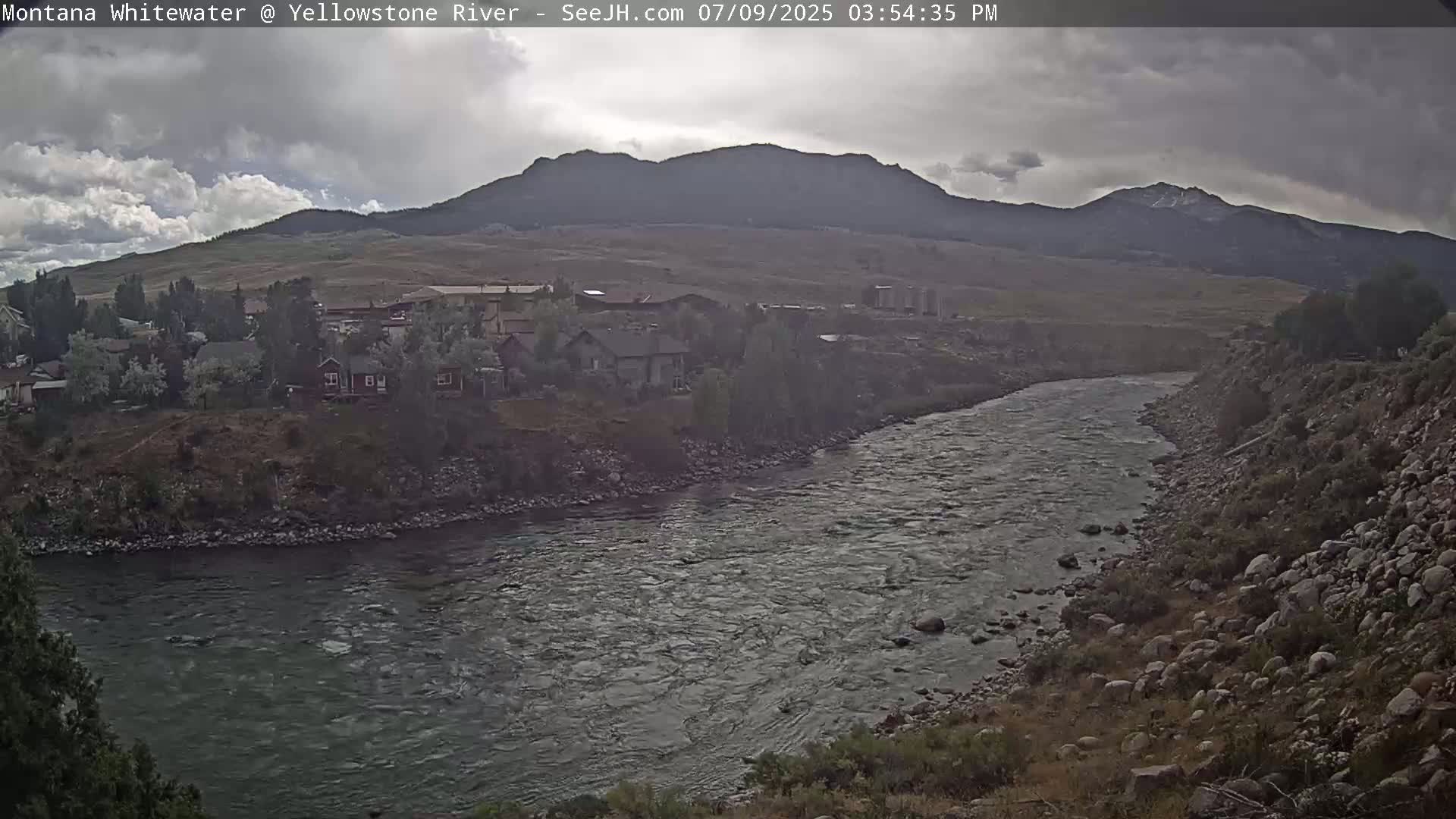 Gardiner Village & Yellowstone River  Live Cam - Gardnier, Park, Montana, USA