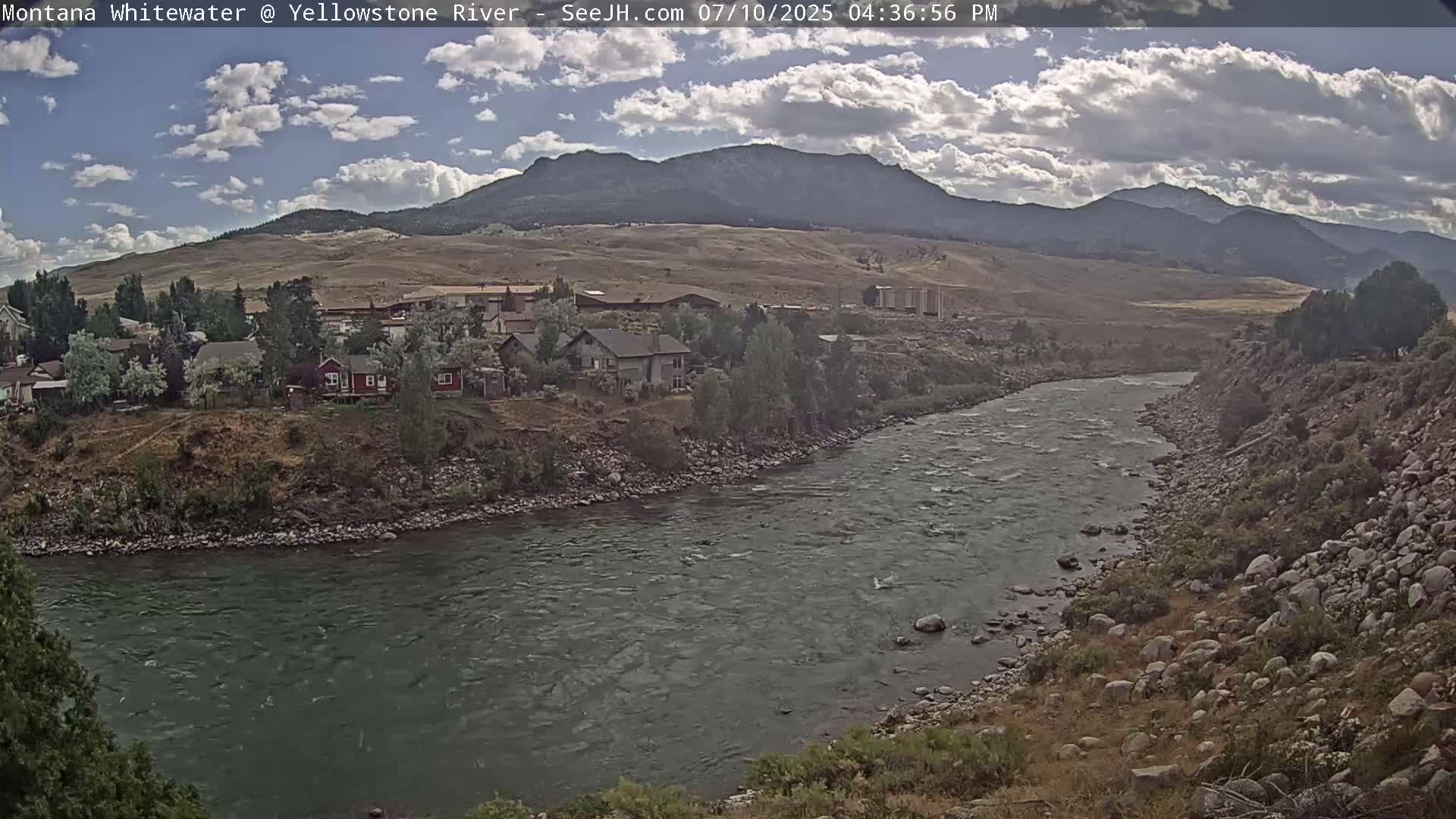 Gardiner Village & Yellowstone River  Live Cam - Gardnier, Park, Montana, USA