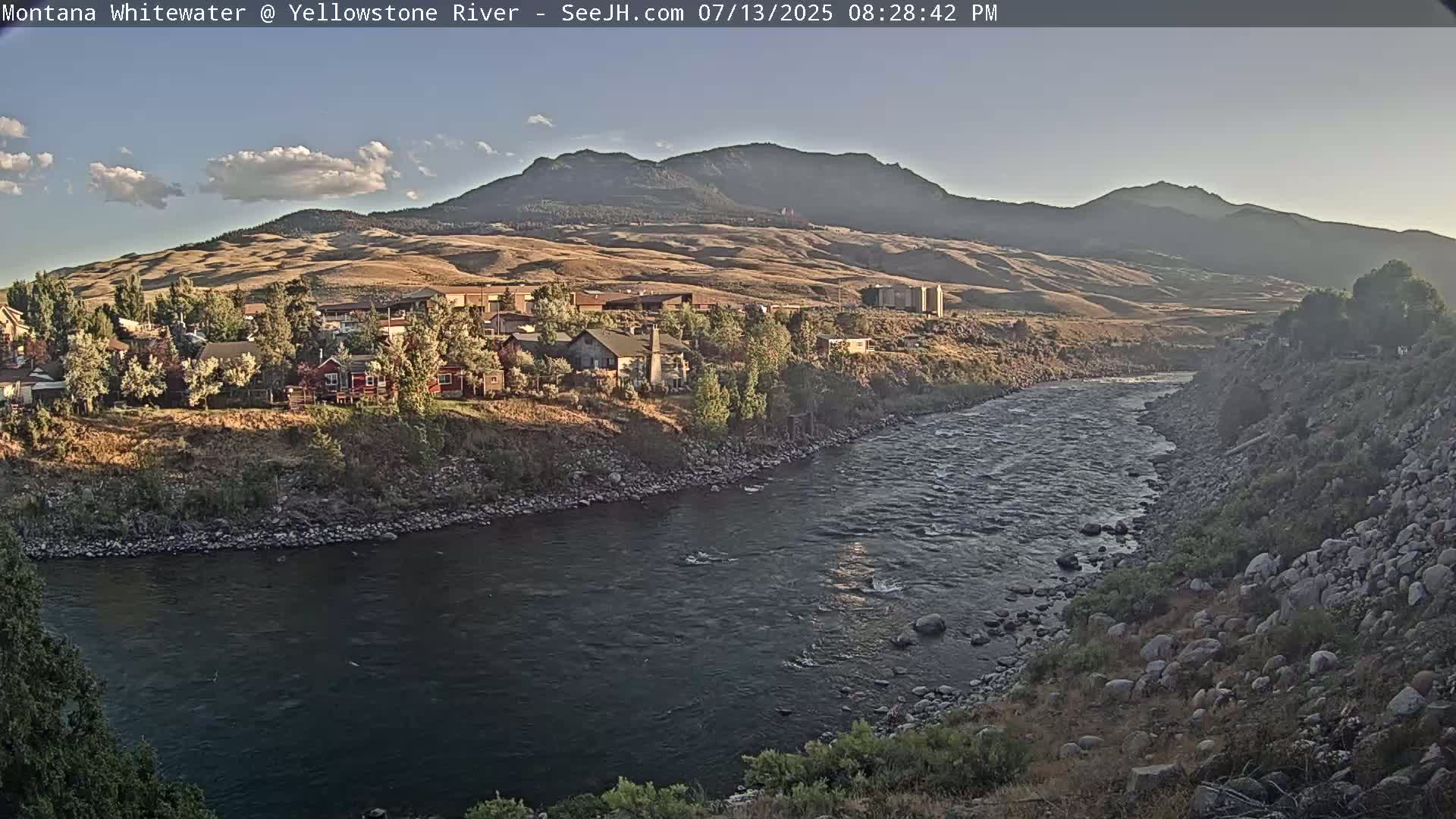 Gardiner Village & Yellowstone River  Live Cam - Gardnier, Park, Montana, USA
