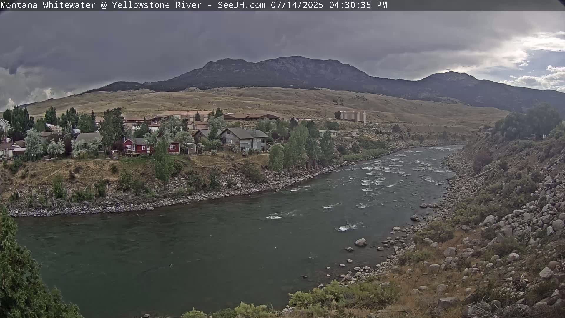 Gardiner Village & Yellowstone River  Live Cam - Gardnier, Park, Montana, USA
