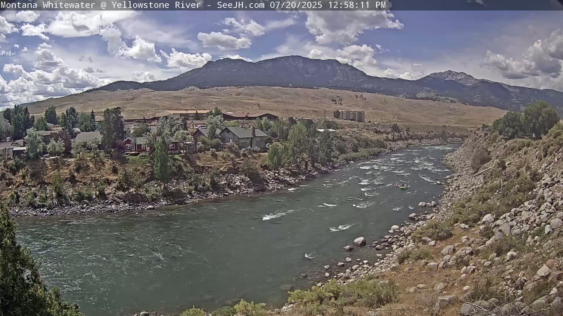 Gardiner Village & Yellowstone River  Live Cam - Gardnier, Park, Montana, USA