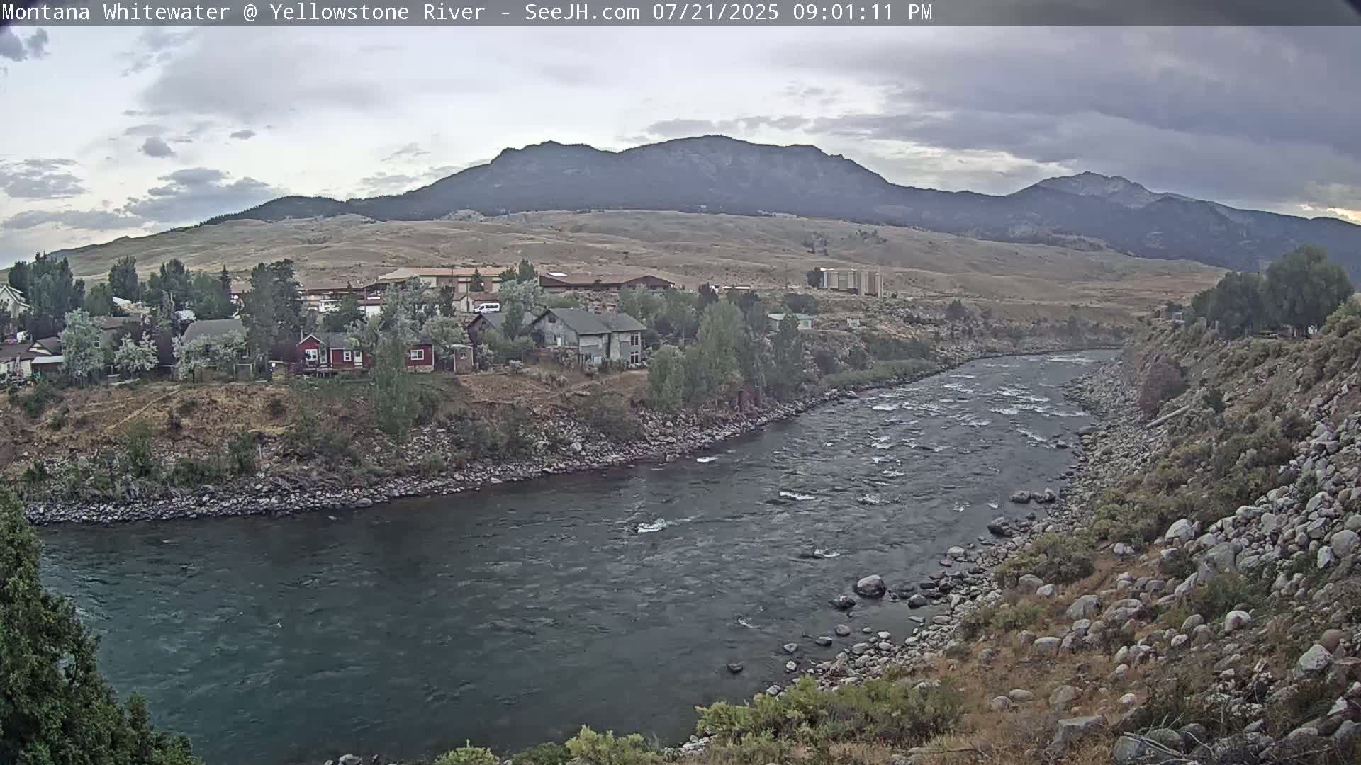 Gardiner Village & Yellowstone River  Live Cam - Gardnier, Park, Montana, USA
