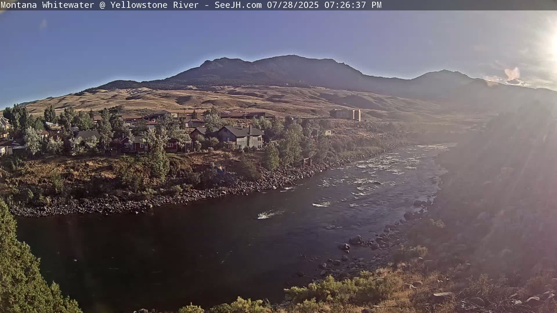 Gardiner Village & Yellowstone River  Live Cam - Gardnier, Park, Montana, USA