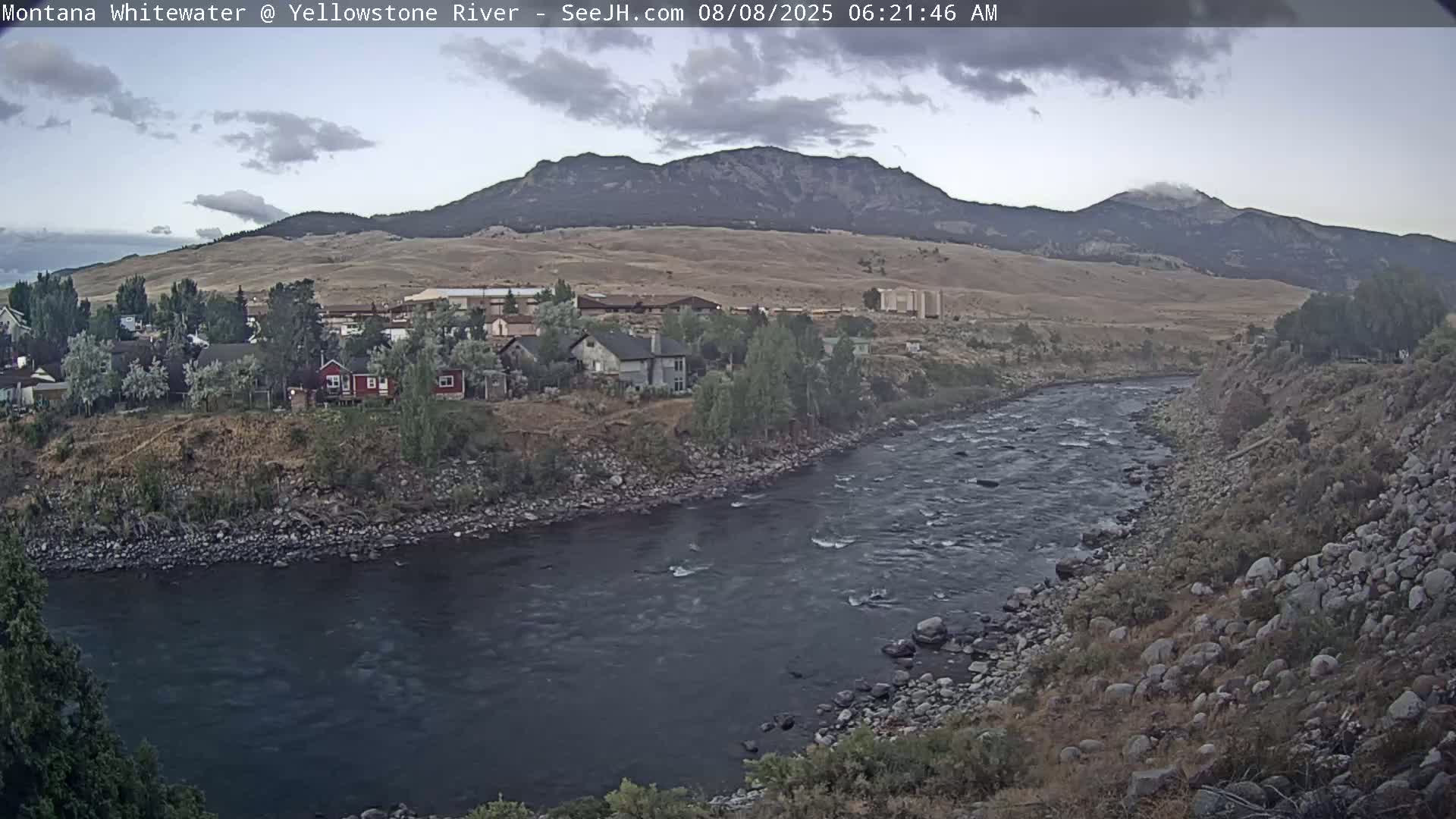 Gardiner Village & Yellowstone River  Live Cam - Gardnier, Park, Montana, USA