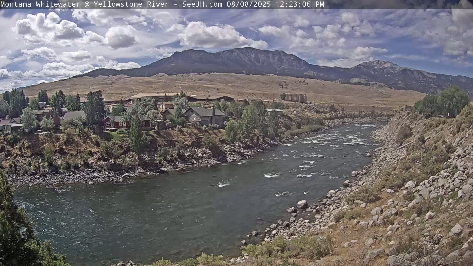 Gardiner Village & Yellowstone River  Live Cam - Gardnier, Park, Montana, USA