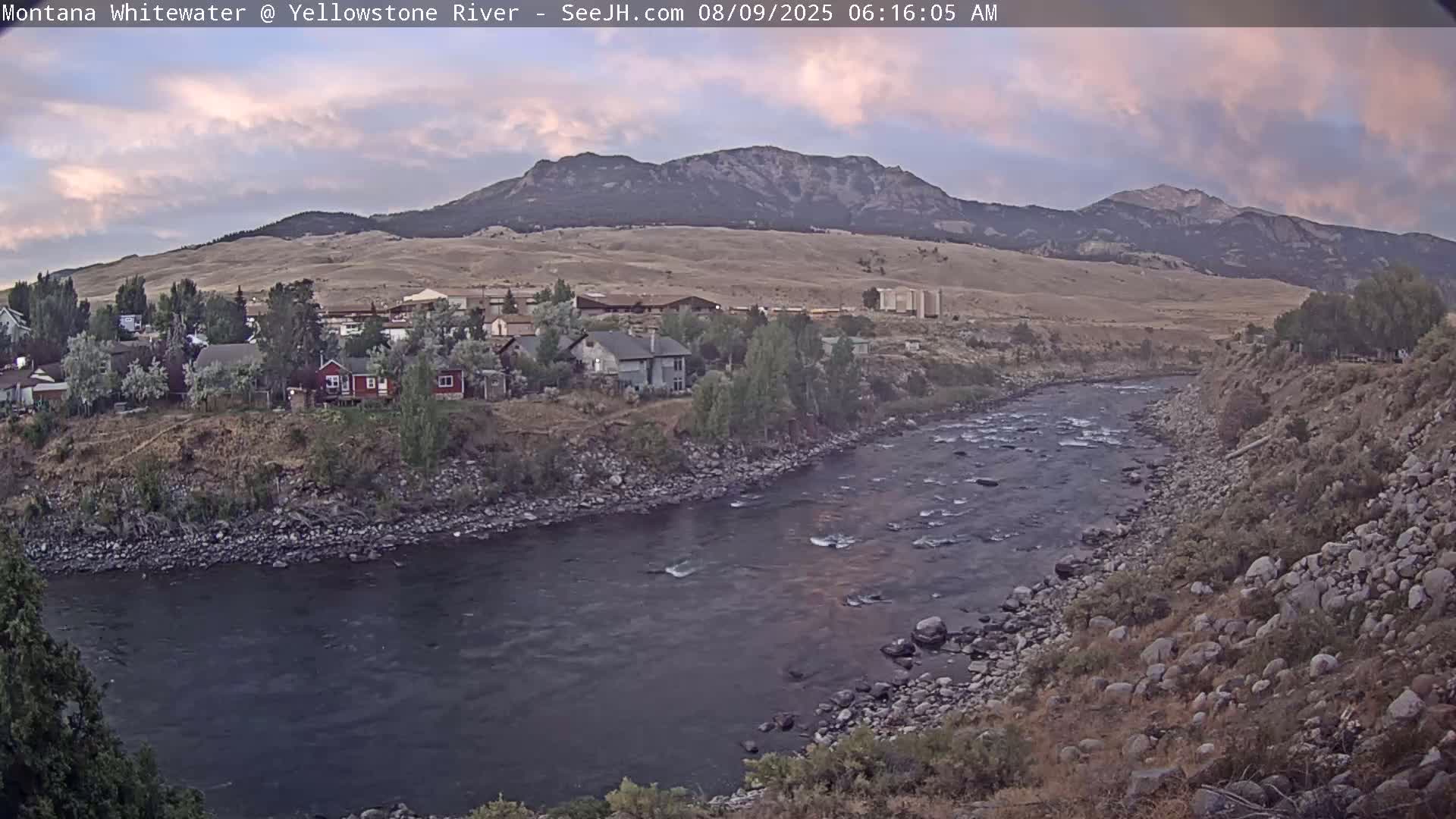 Gardiner Village & Yellowstone River  Live Cam - Gardnier, Park, Montana, USA