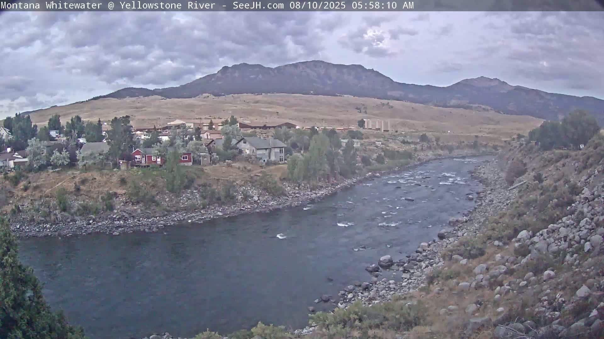 Gardiner Village & Yellowstone River  Live Cam - Gardnier, Park, Montana, USA