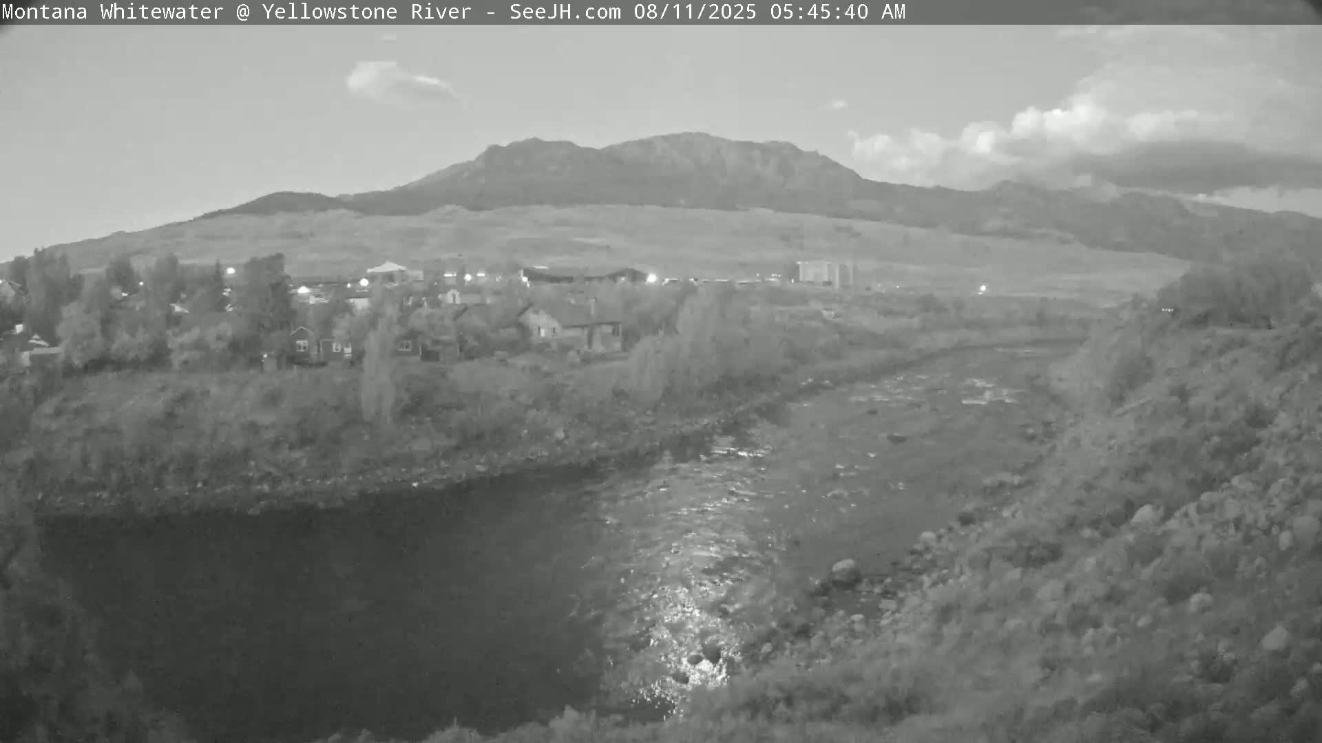 Gardiner Village & Yellowstone River  Live Cam - Gardnier, Park, Montana, USA