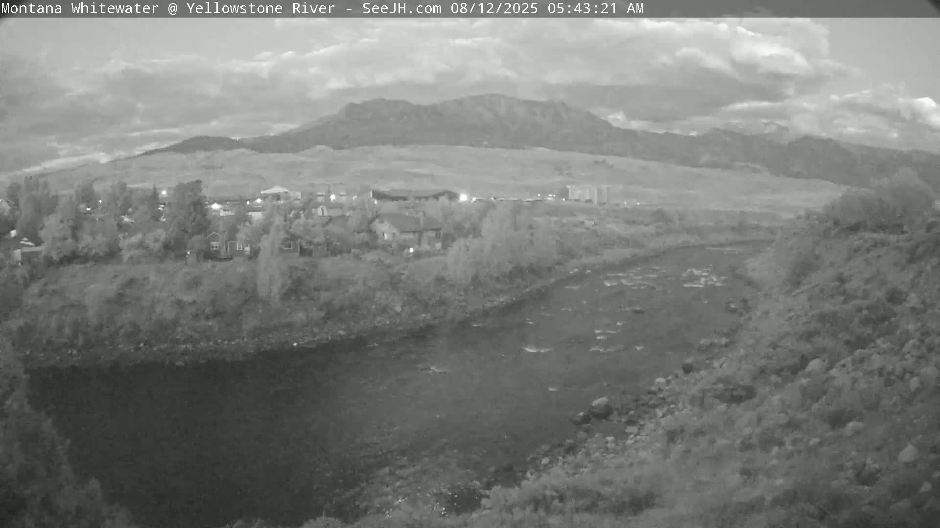 Gardiner Village & Yellowstone River  Live Cam - Gardnier, Park, Montana, USA