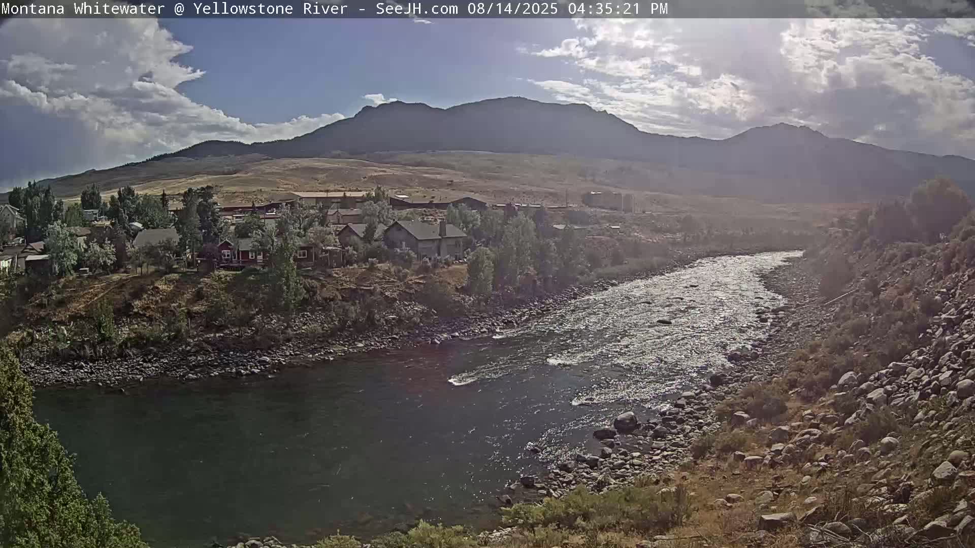Gardiner Village & Yellowstone River  Live Cam - Gardnier, Park, Montana, USA