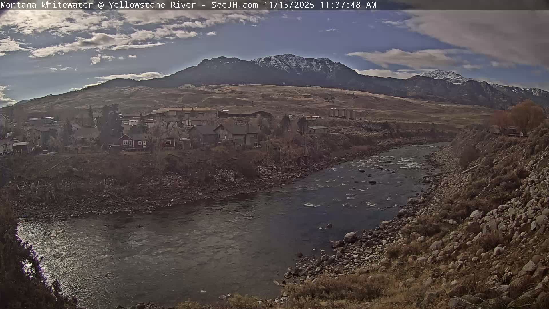 Gardiner Village & Yellowstone River  Live Cam - Gardnier, Park, Montana, USA