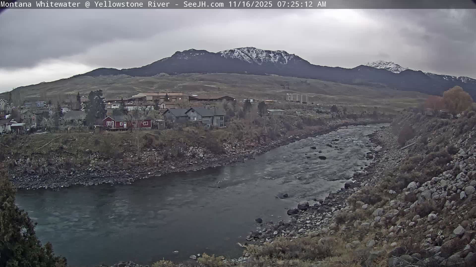 Gardiner Village & Yellowstone River  Live Cam - Gardnier, Park, Montana, USA