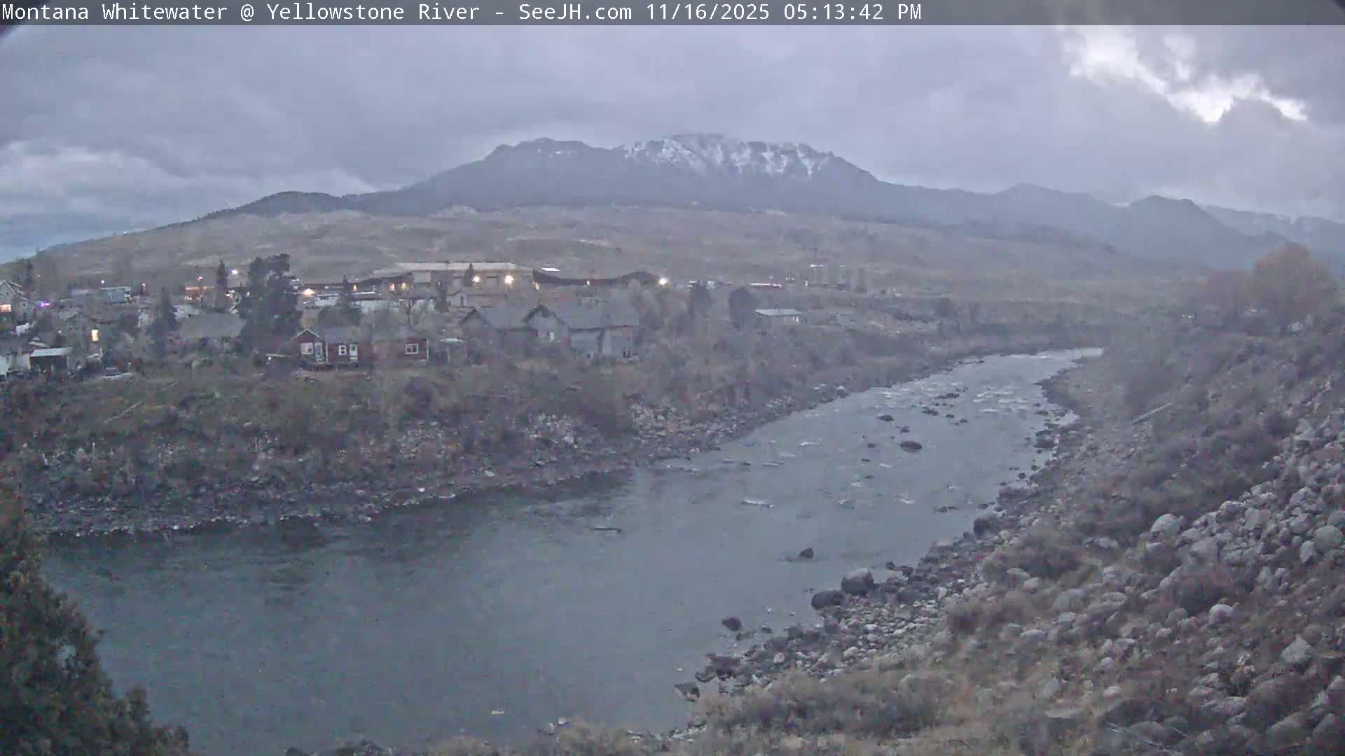 Gardiner Village & Yellowstone River  Live Cam - Gardnier, Park, Montana, USA
