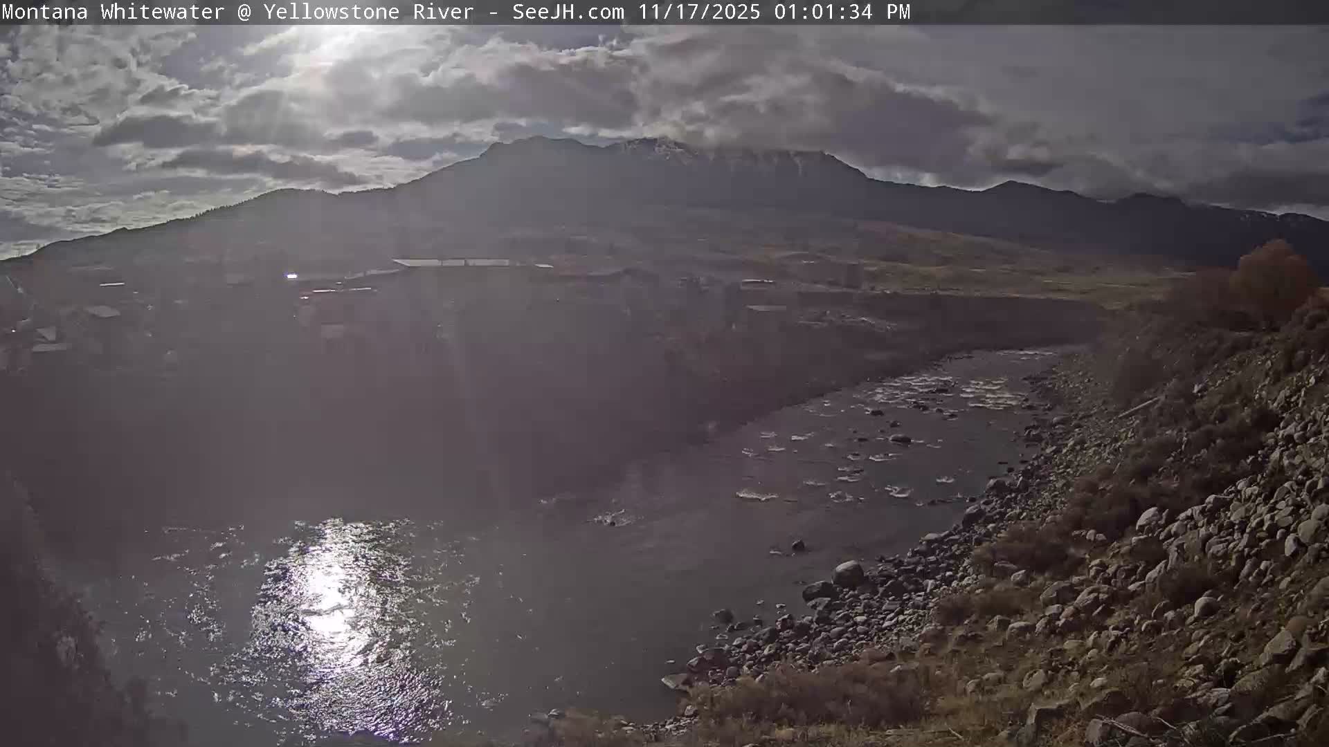 Gardiner Village & Yellowstone River  Live Cam - Gardnier, Park, Montana, USA